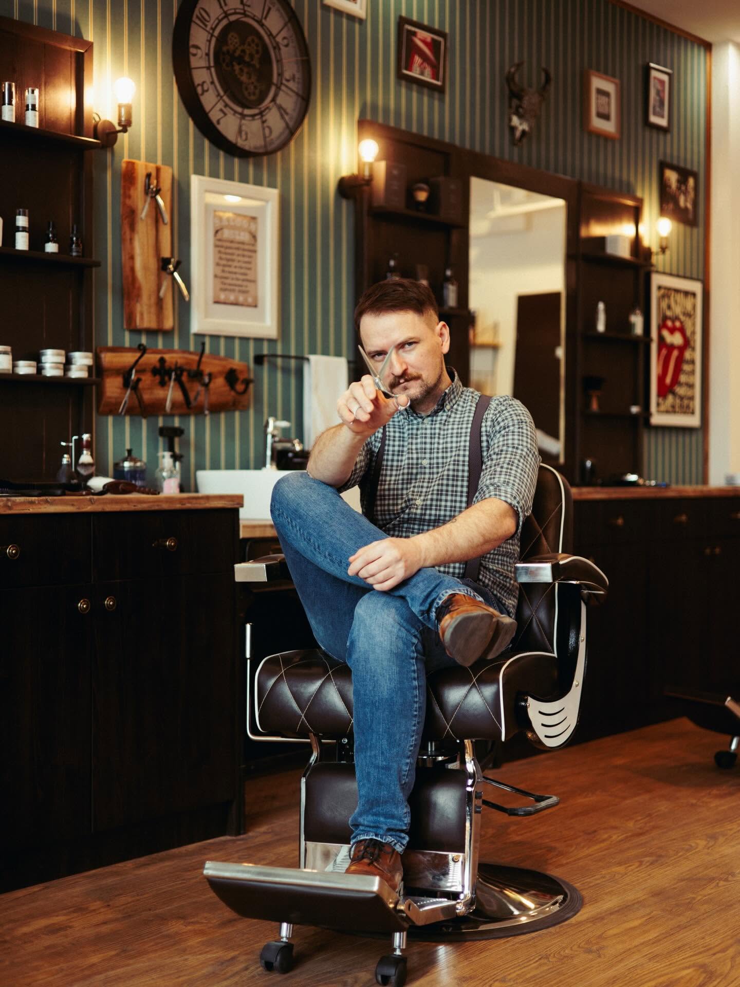 Armin Karamehić — brivec in frizer, ustanovitelj Barbosa Saloon